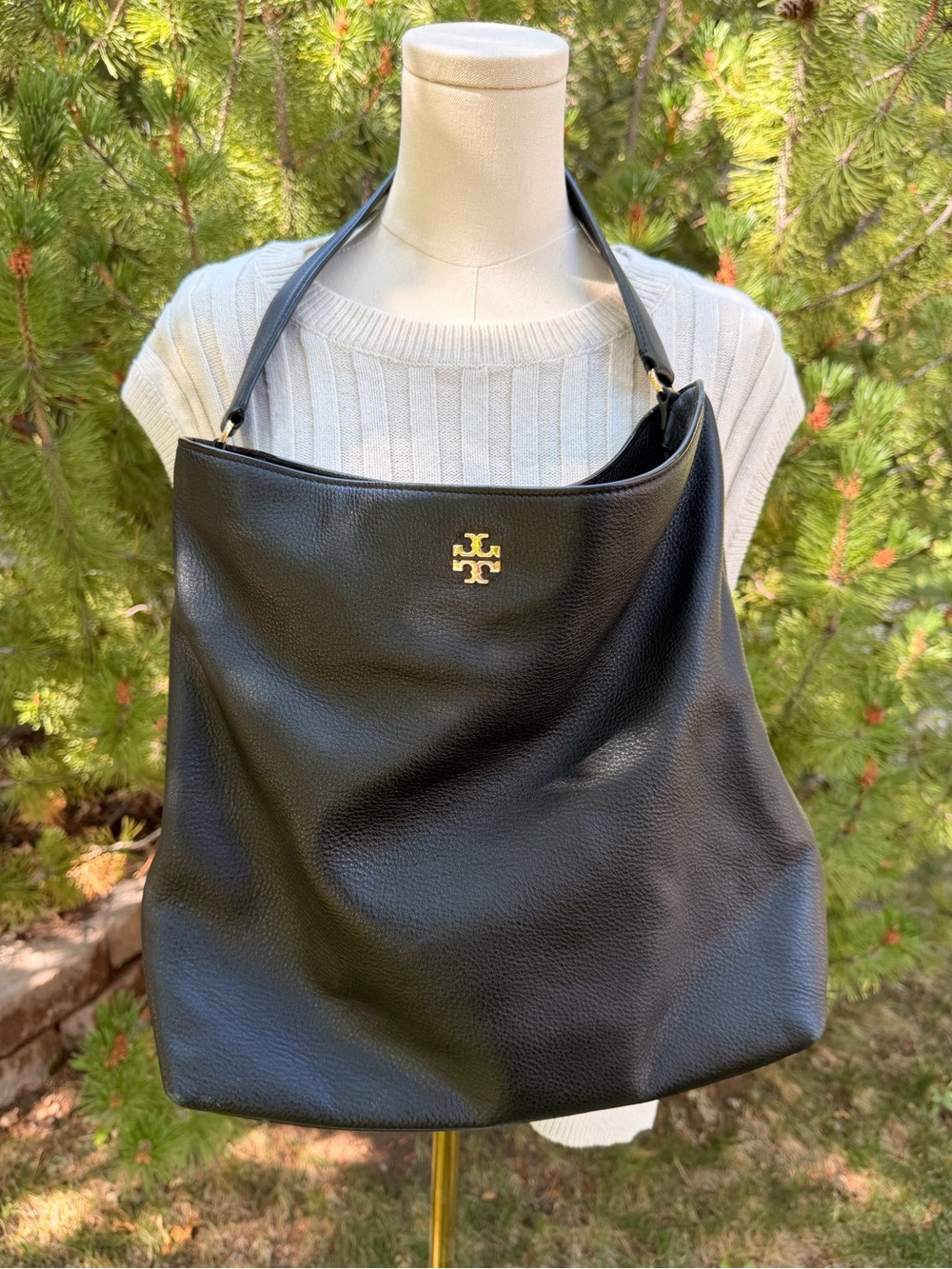 Tory Burch Frida Large Hobo Bag with Black Pebbled Minimalist style